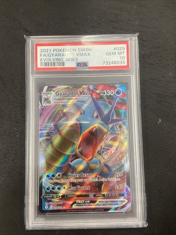 gyarados vmax pokemon card Gyarados Vmax S7R 081/067 HR Card main image 1