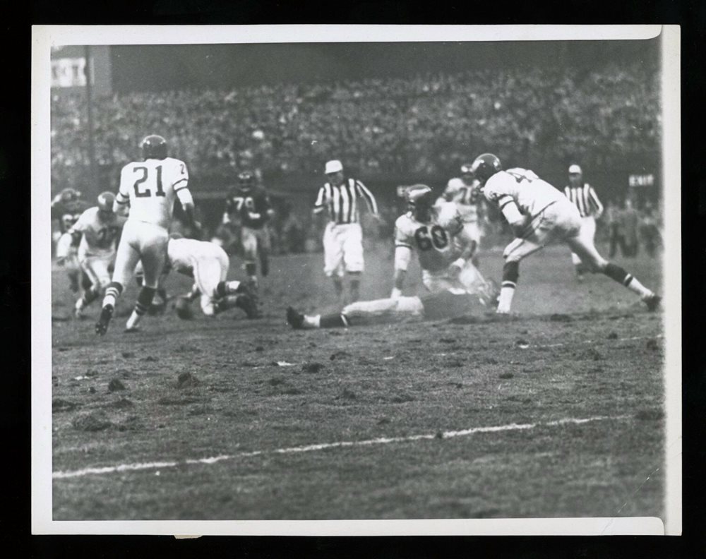 Frank Gifford Knocked out by Chuck Bednarik 1960 NFL Ty
