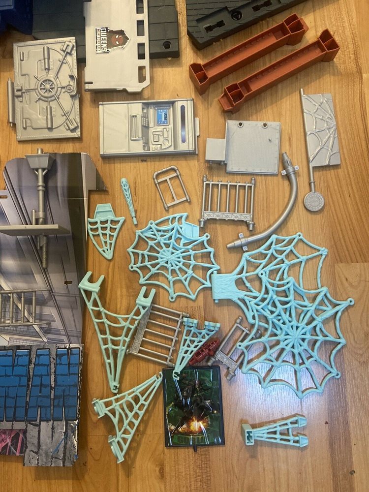 Hasbro Marvel Spiderman Mega City Playset Nearly Compl