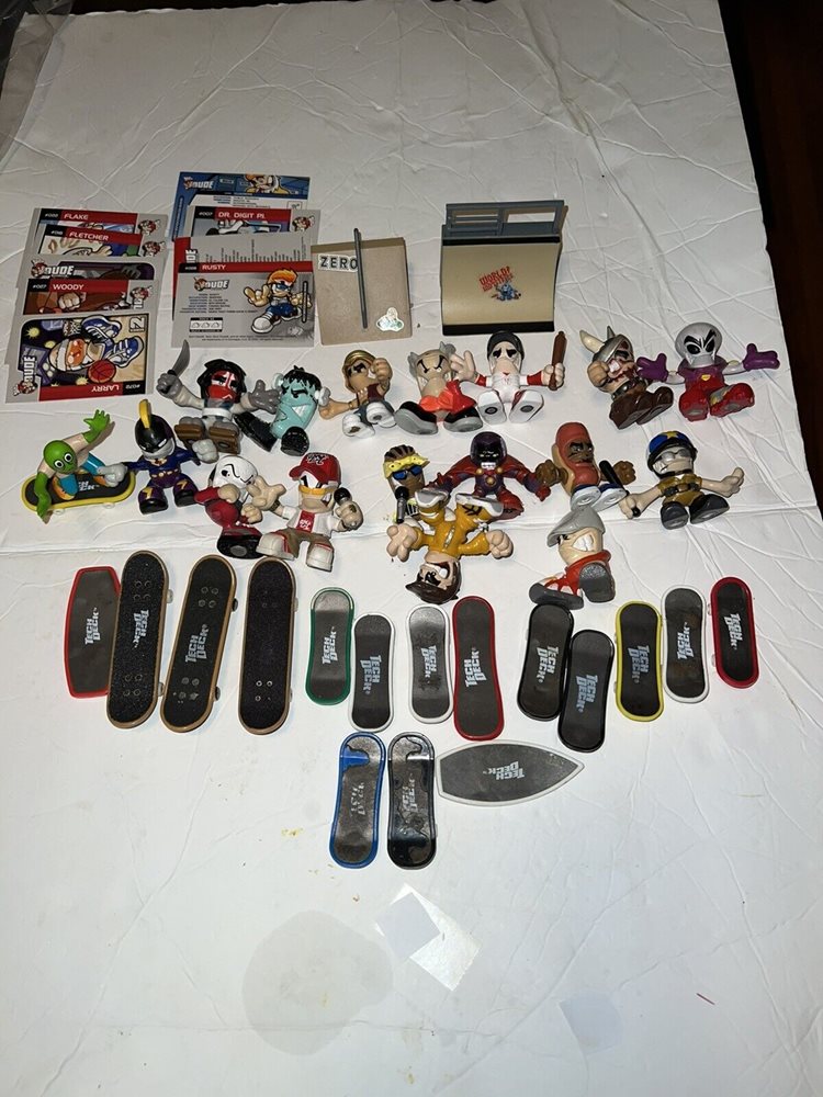 Tech Deck Dudes Lot of 35 plus Figures and accessories
