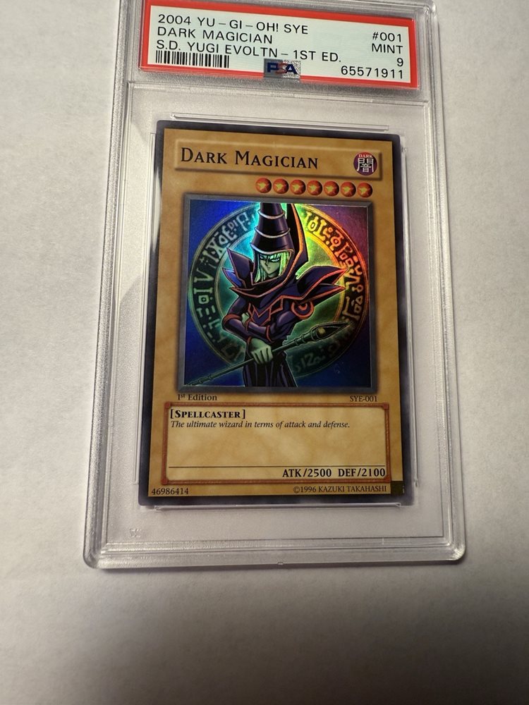 Yu-Gi-Oh! – Dark Magician (SYE-001) – Super Rare, 1st Edition, Aus Starter Deck Yugi Evolution